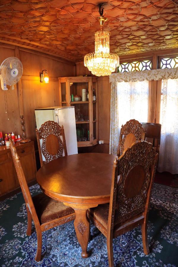 Houseboat Zaindari Palace Srinagar  Luaran gambar
