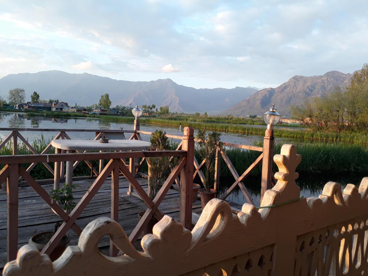 Houseboat Zaindari Palace Srinagar  Luaran gambar