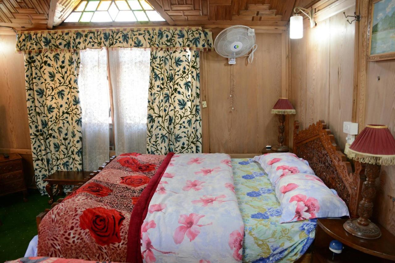 Houseboat Zaindari Palace Srinagar  Luaran gambar