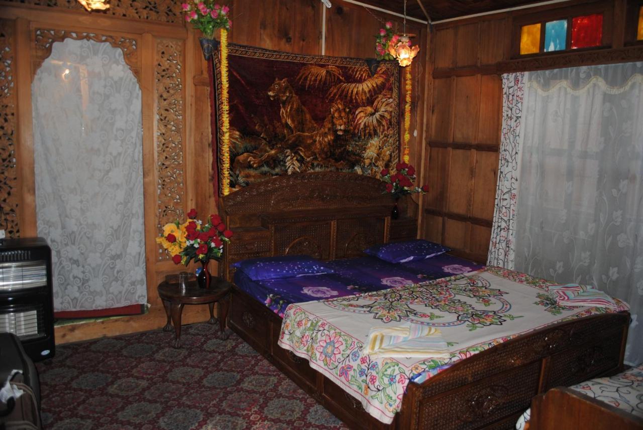 Houseboat Zaindari Palace Srinagar  Luaran gambar
